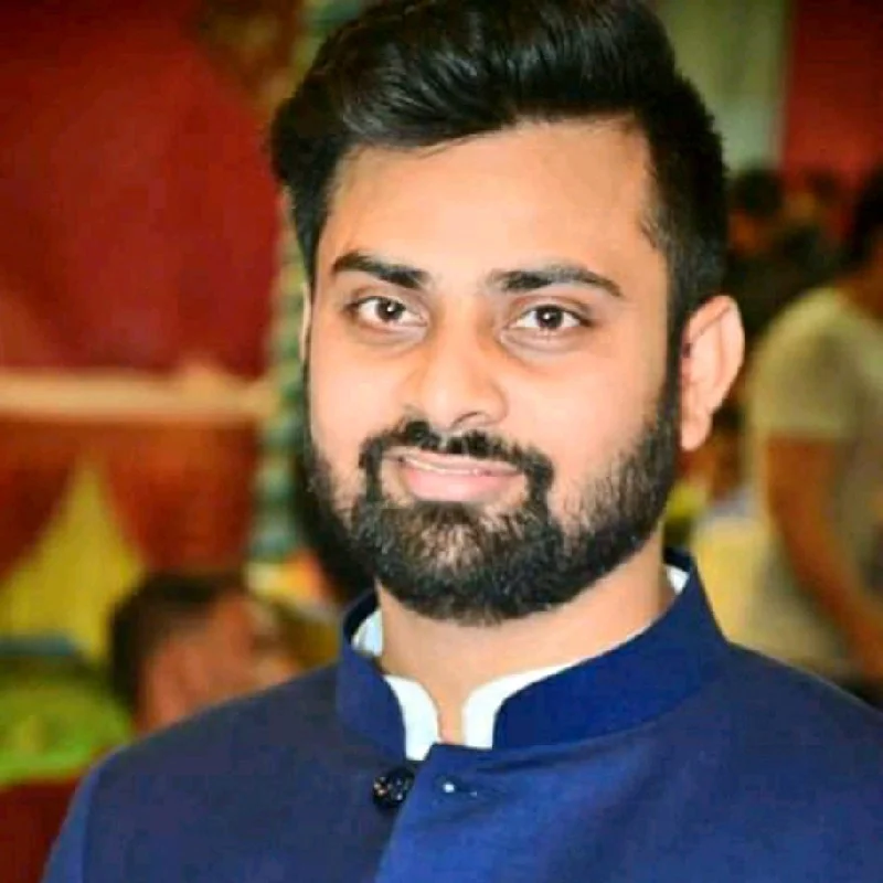 Professional portrait of Daya Das